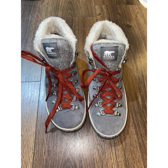 EUC Sorel Women’s Out N About Plus Conquest Boots Gray Waterproof Shearling 8.5 - Picture 2 of 10
